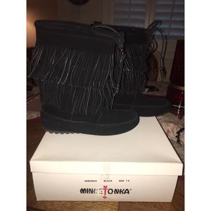 Minnetonka fringe boots
